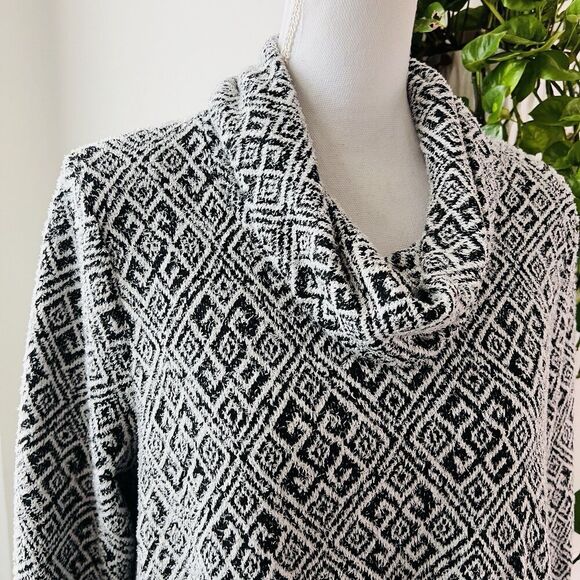 Erin London Black & White Geometric Soft Stretchy  Cowl Neck Sweater Size Large - Picture 2 of 9